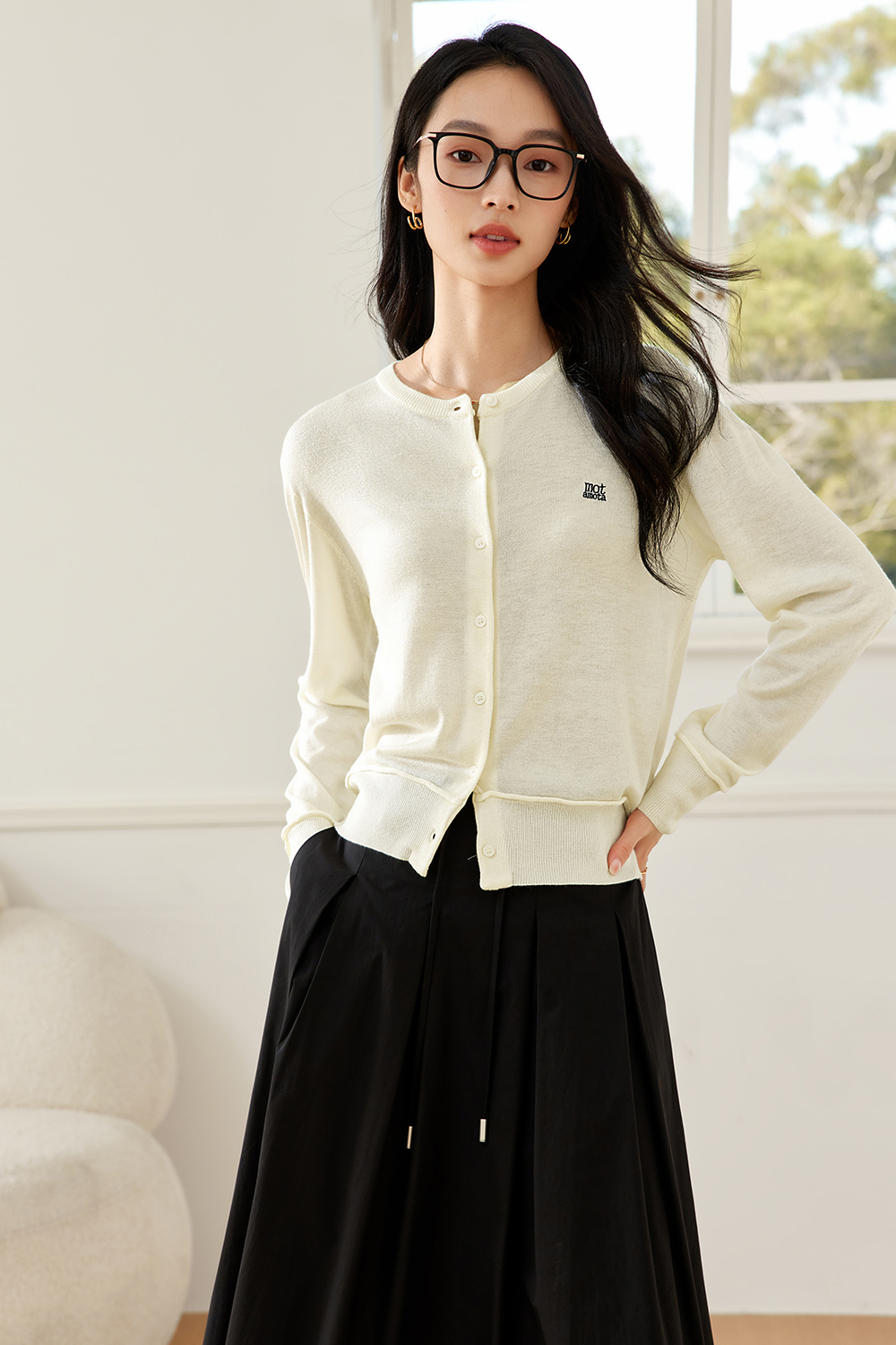 Soft And Waxy Embroidered Knitted Cardigan-VIMLYSTORE