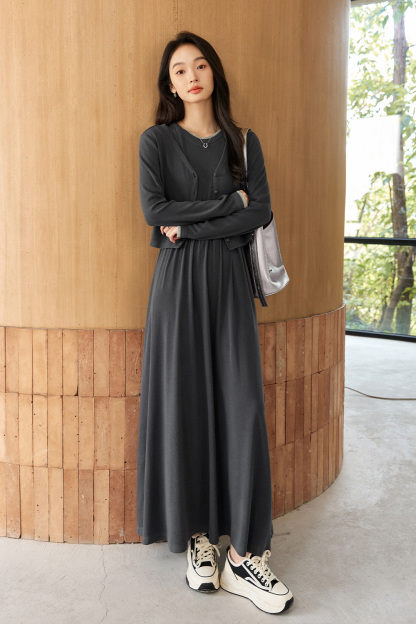 Cotton-Spun Solid Color Simple Suit