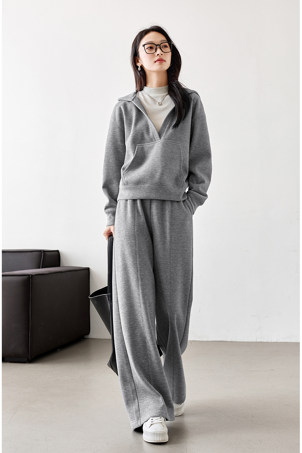 Fashionable casual V-neck suit