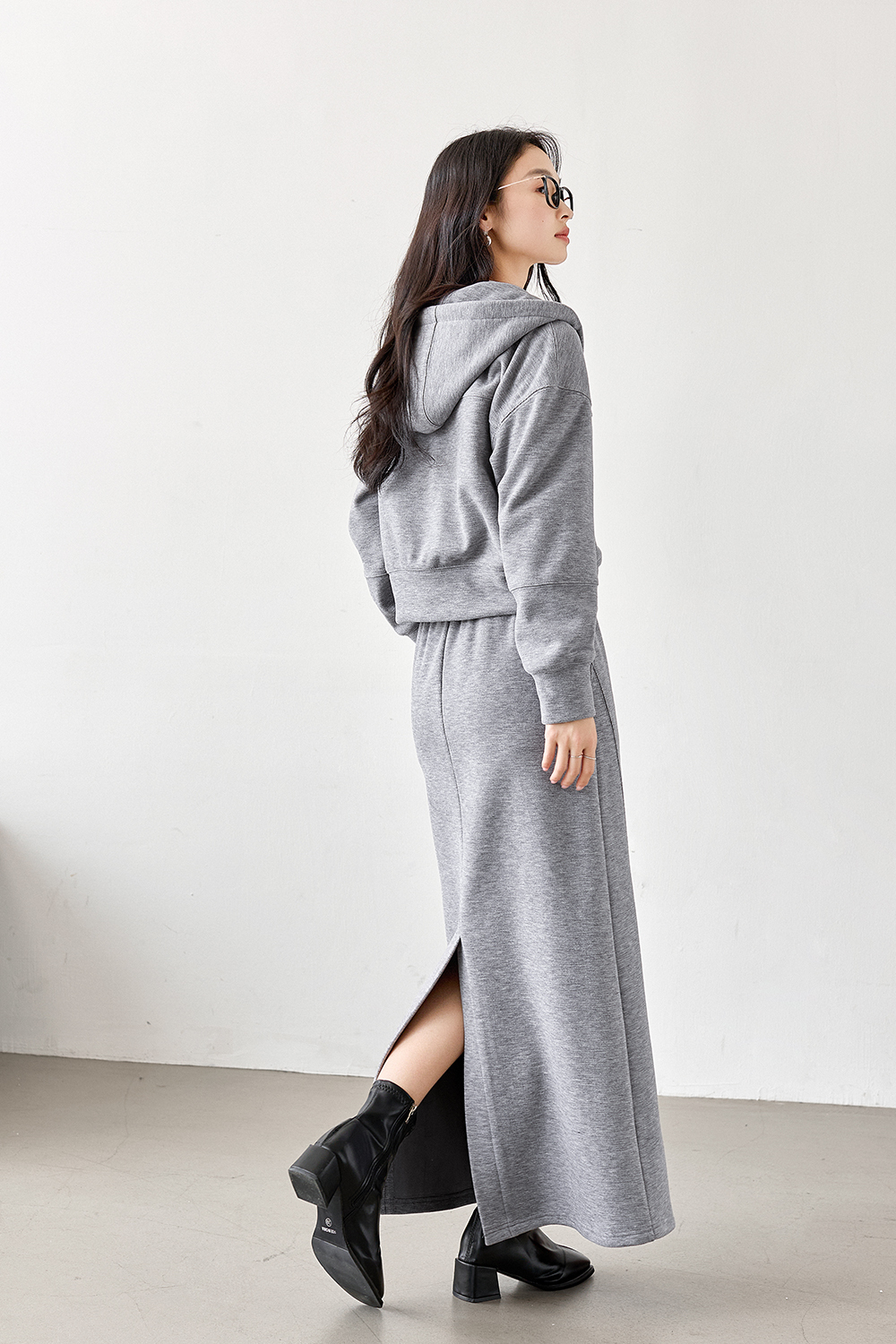Fashionable loose hooded suit