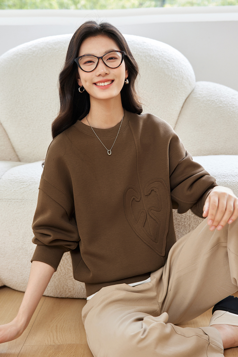 Heart Patch Embroidery Sweatshirt
