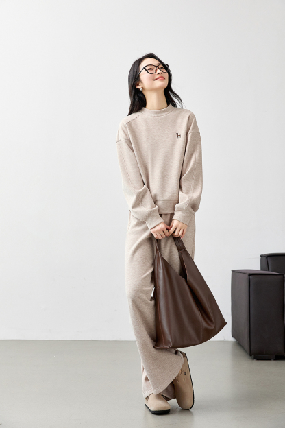 Deer embroidered sweatshirt suit