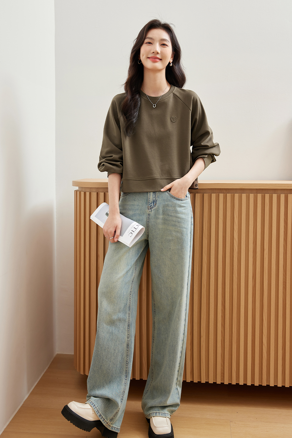 Simple Heart-Shaped Embroidered Sweatshirt-VIMLYSTORE