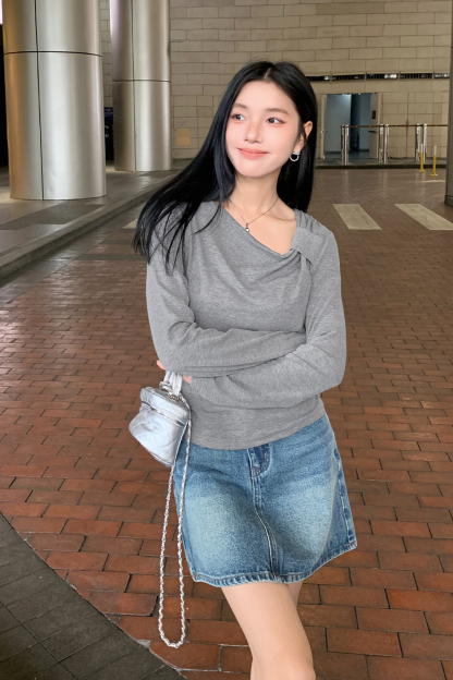 Simple Knotted Long-Sleeved T-Shirt