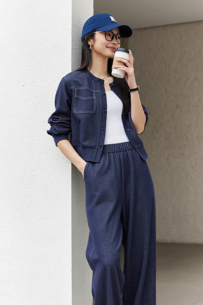 Contrasting Exposed Stitch Knitted Suit