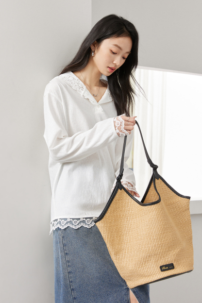 Lace-Decorated Hooded T-Shirt