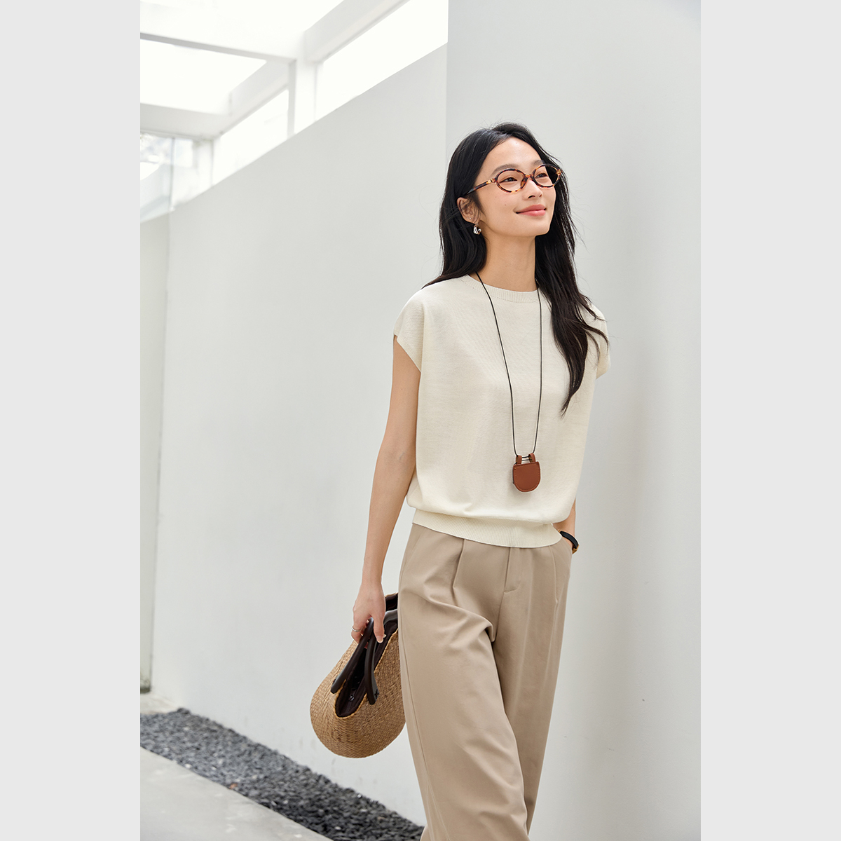 Sleeveless Round Neck Sweater
