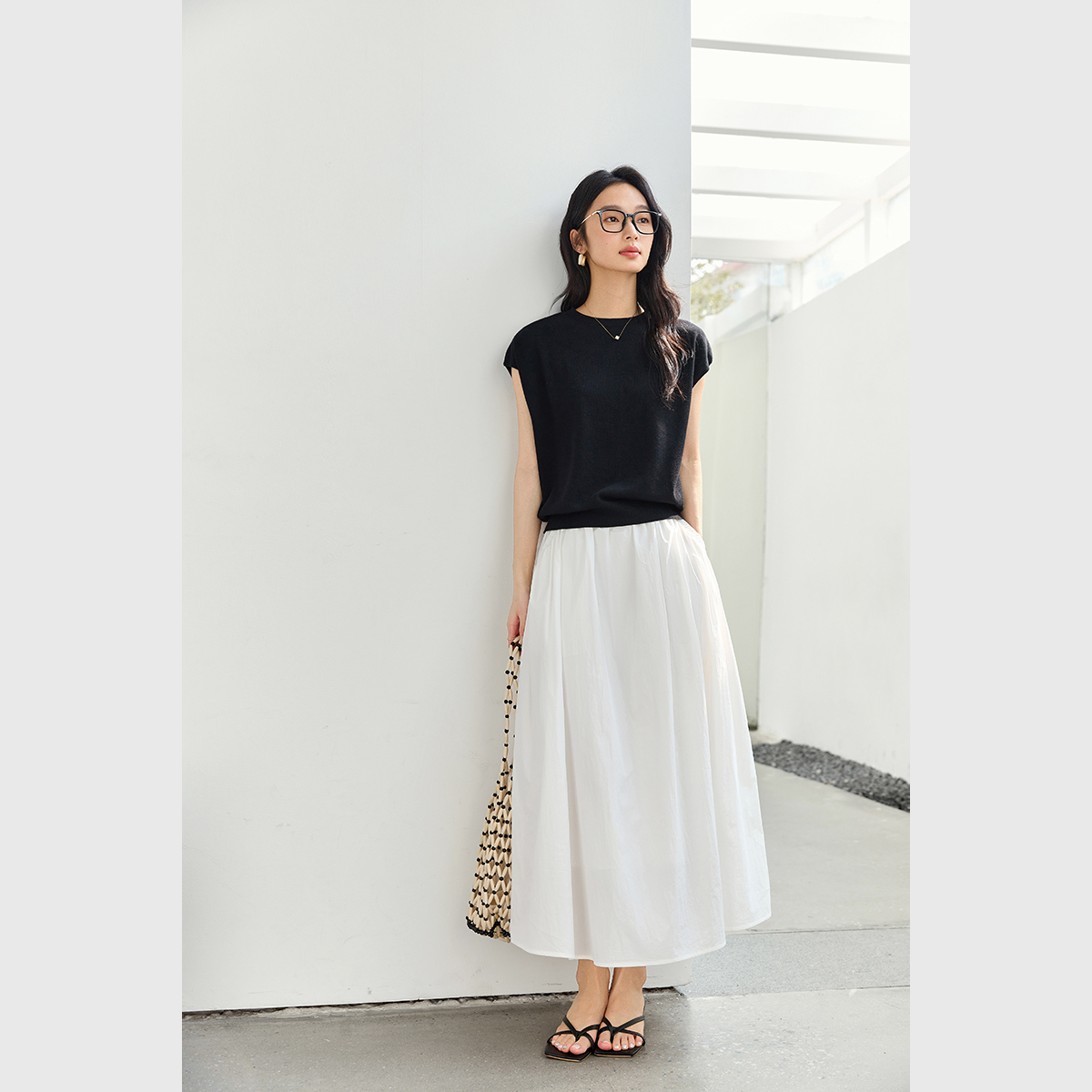 Sleeveless Round Neck Sweater