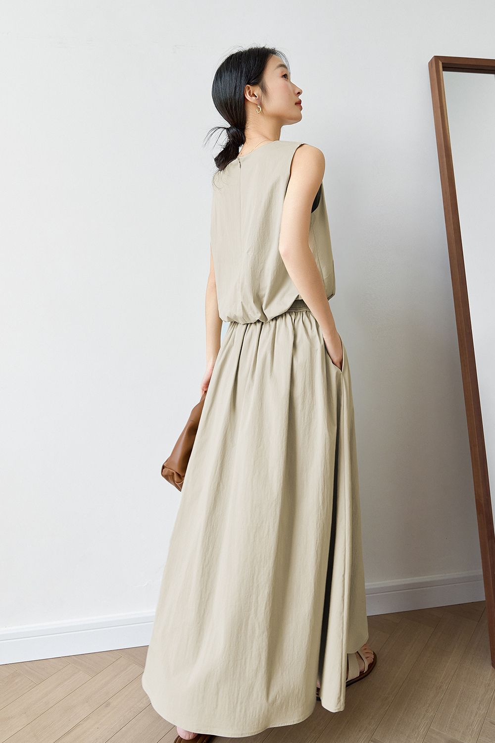 Round Neck Sleeveless Skirt Suit