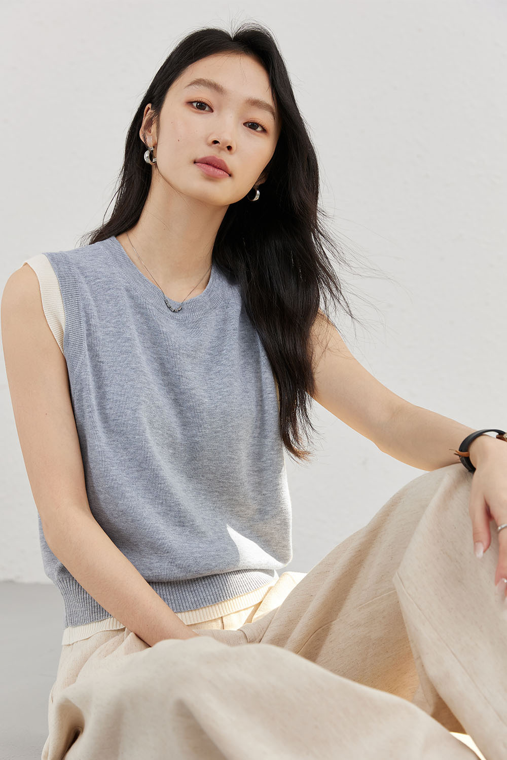 Round Neck Sleeveless Loose Knit Sweater