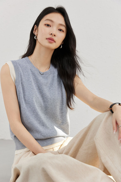 Round Neck Sleeveless Loose Knit Sweater