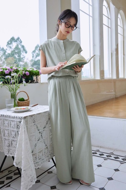 Comfortable Sleeveless Commuter Suit