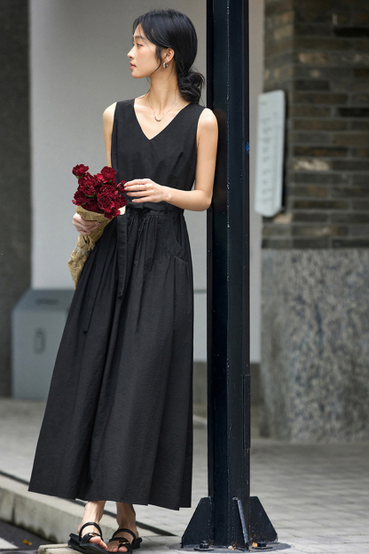 French Elegant V-neck Sleeveless Pleated Dress-VIMLYSTORE