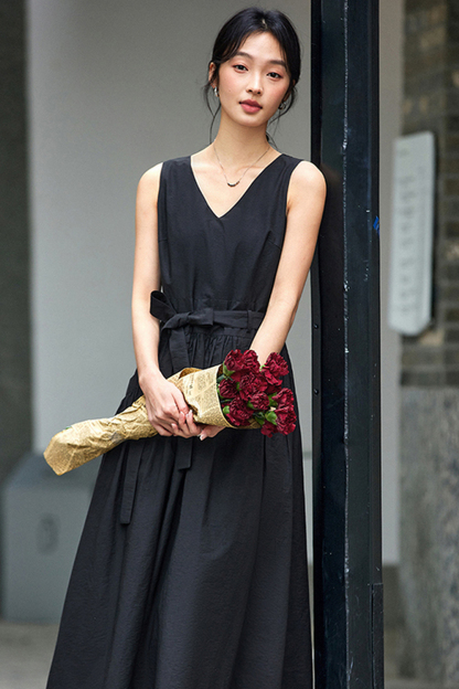 French Elegant V-neck Sleeveless Pleated Dress-VIMLYSTORE