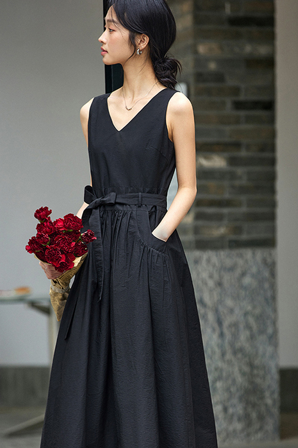 French Elegant V-neck Sleeveless Pleated Dress-VIMLYSTORE