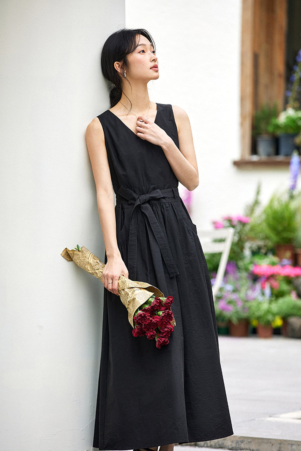 French Elegant V-neck Sleeveless Pleated Dress-VIMLYSTORE
