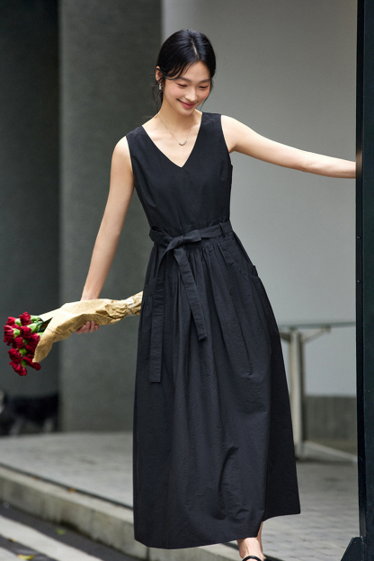 French Elegant V-neck Sleeveless Pleated Dress-VIMLYSTORE