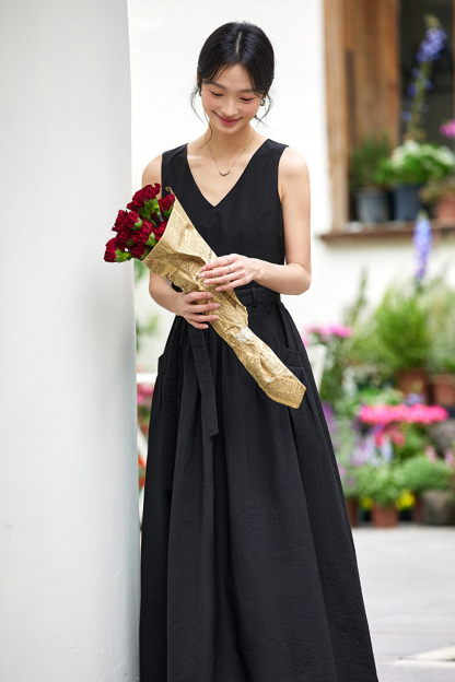 French Elegant V-neck Sleeveless Pleated Dress-VIMLYSTORE