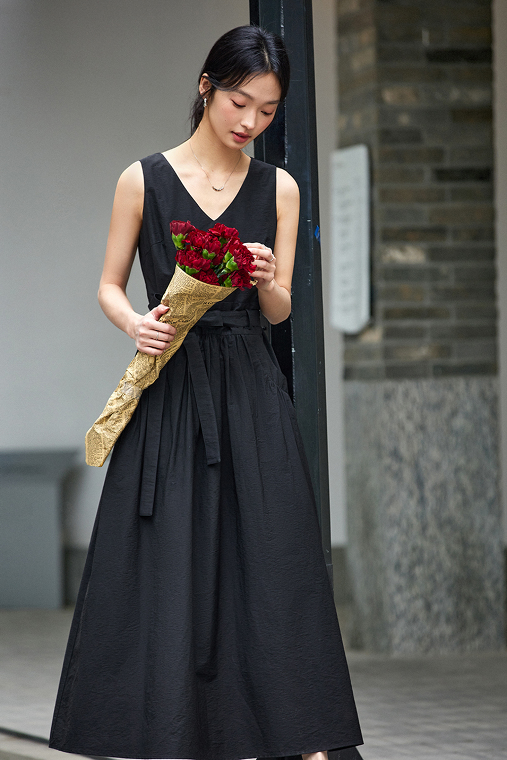 French Elegant V-neck Sleeveless Pleated Dress-VIMLYSTORE