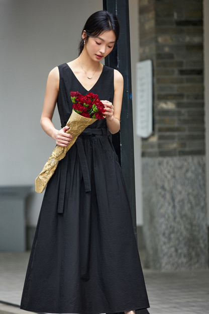French Elegant V-neck Sleeveless Pleated Dress-VIMLYSTORE