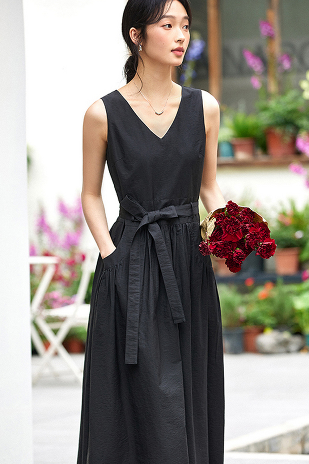 French Elegant V-neck Sleeveless Pleated Dress-VIMLYSTORE