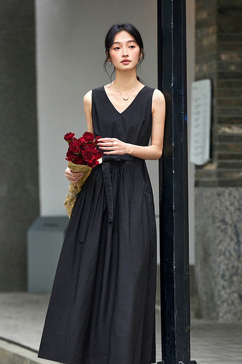 French Elegant V-neck Sleeveless Pleated Dress-VIMLYSTORE