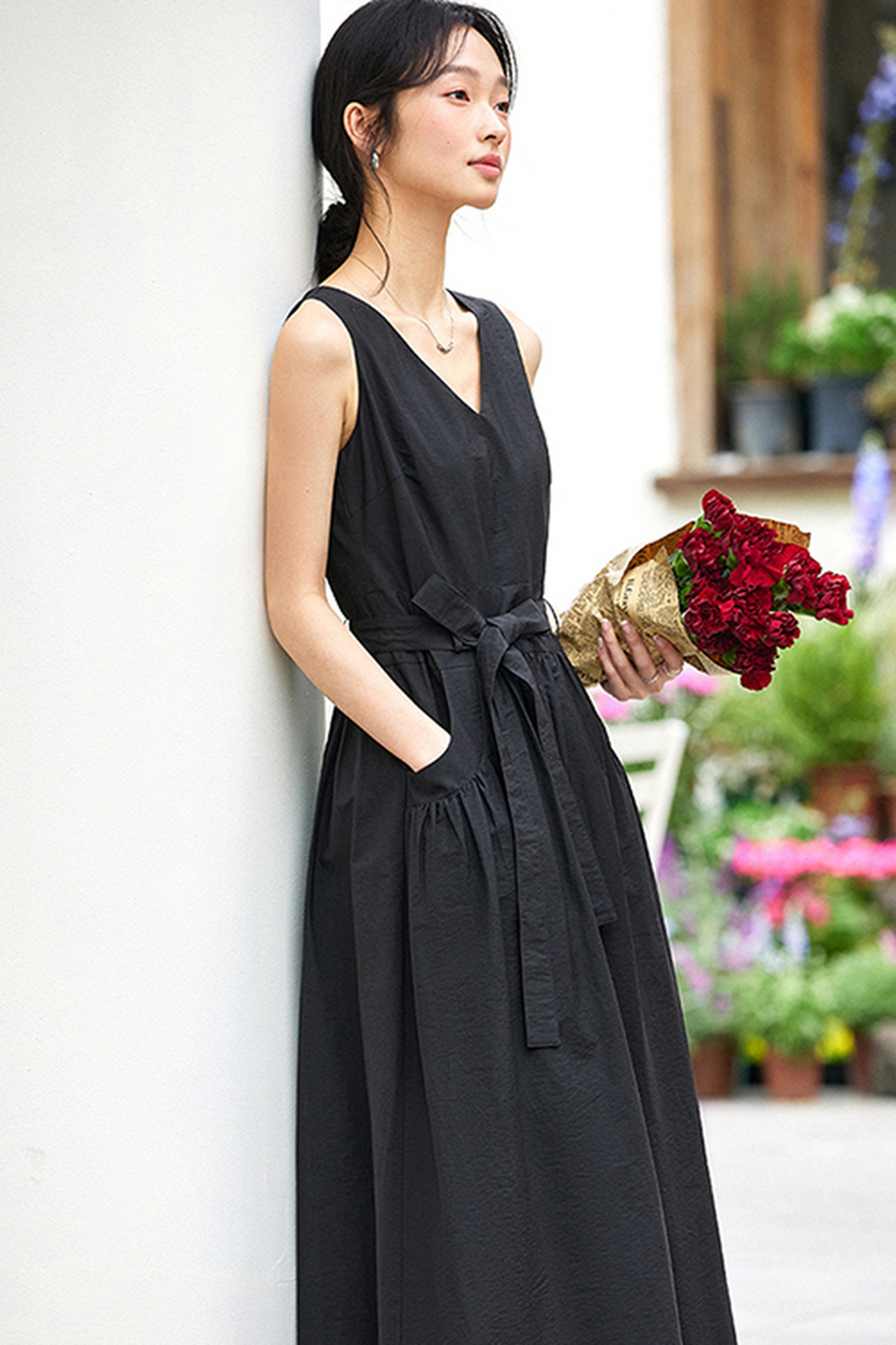 French Elegant V-neck Sleeveless Pleated Dress-VIMLYSTORE