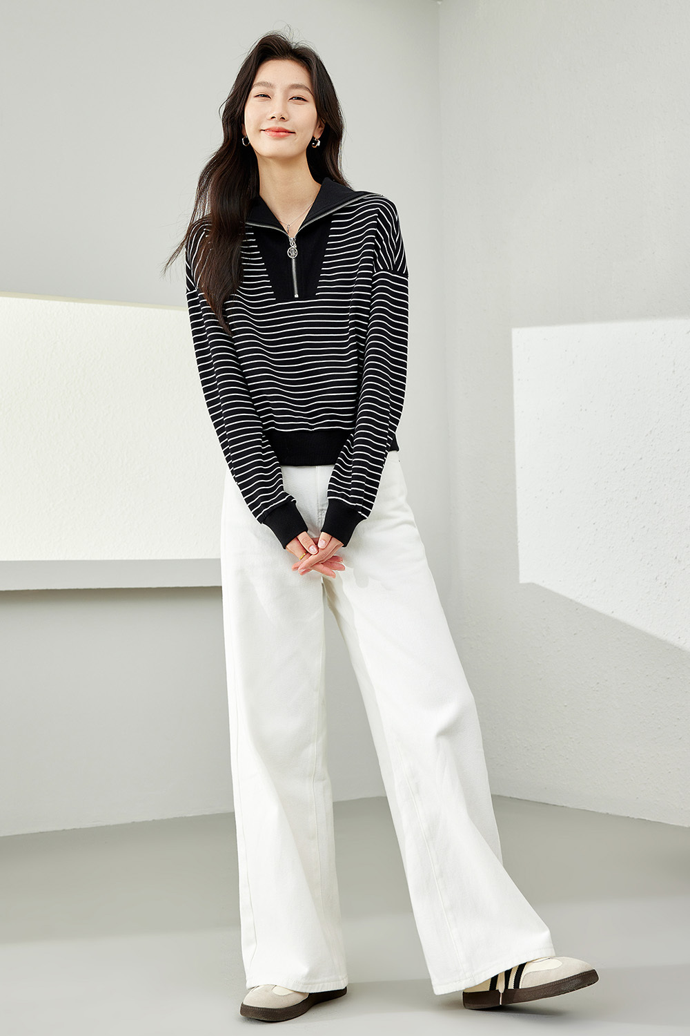Fashionable Striped sweatshirt