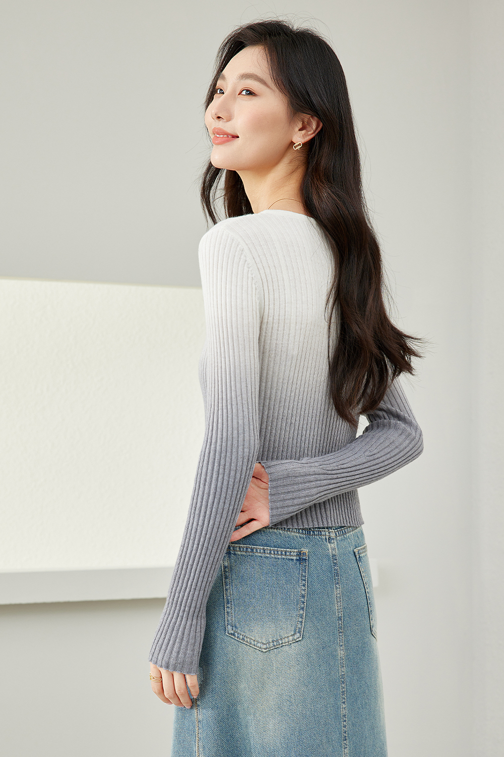 Round Neck Gradient Knit Cardigan