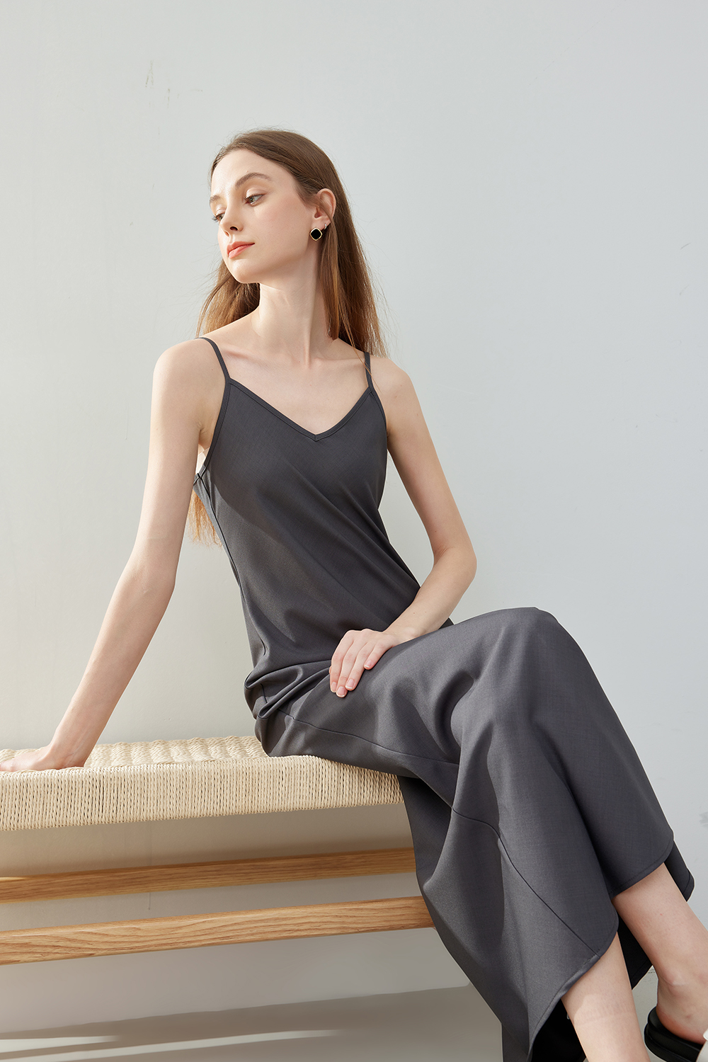 Elegant V-neck suspender dress-VIMLYSTORE