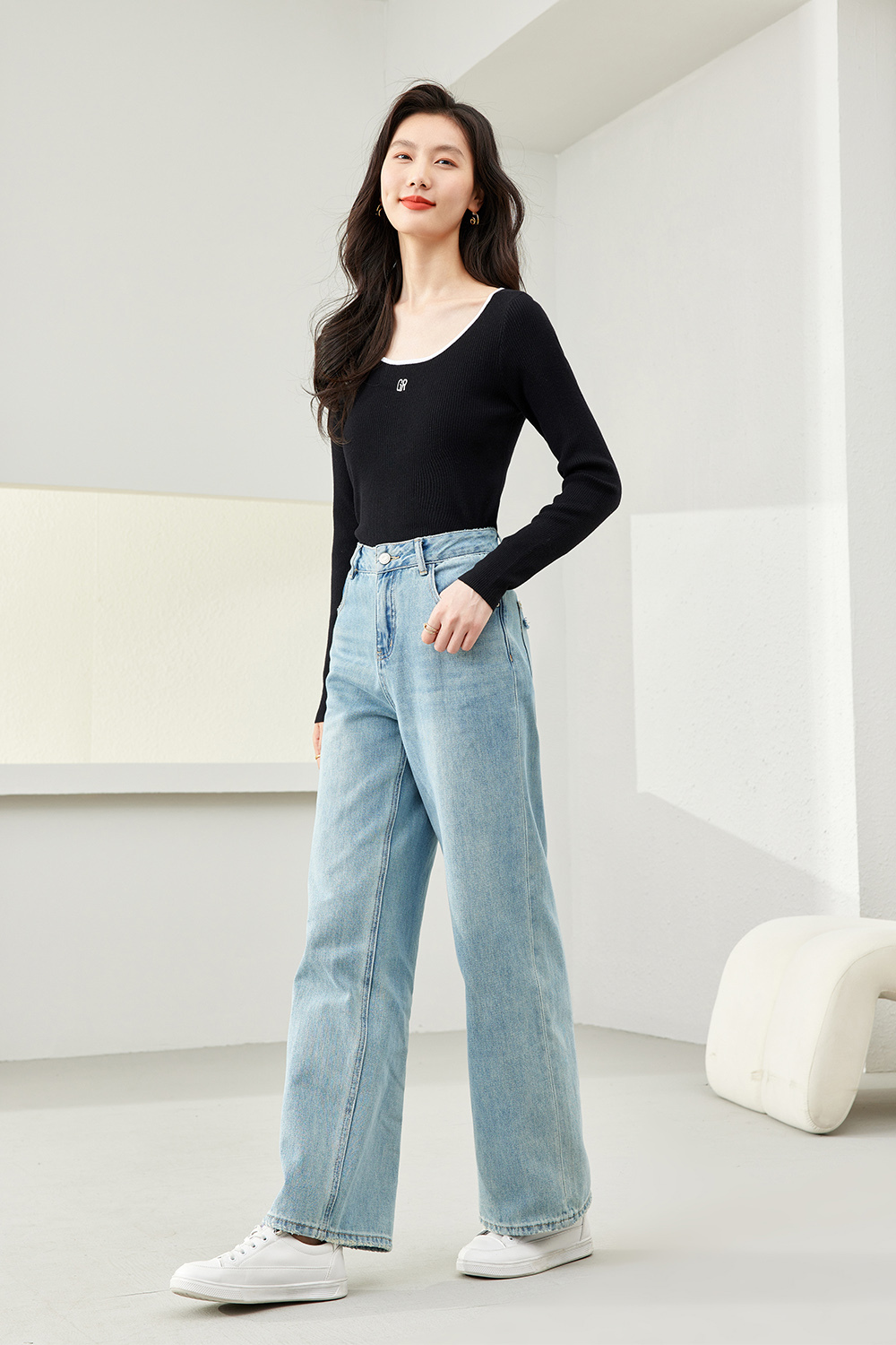 U-Neck Contrast Knitted Sweater