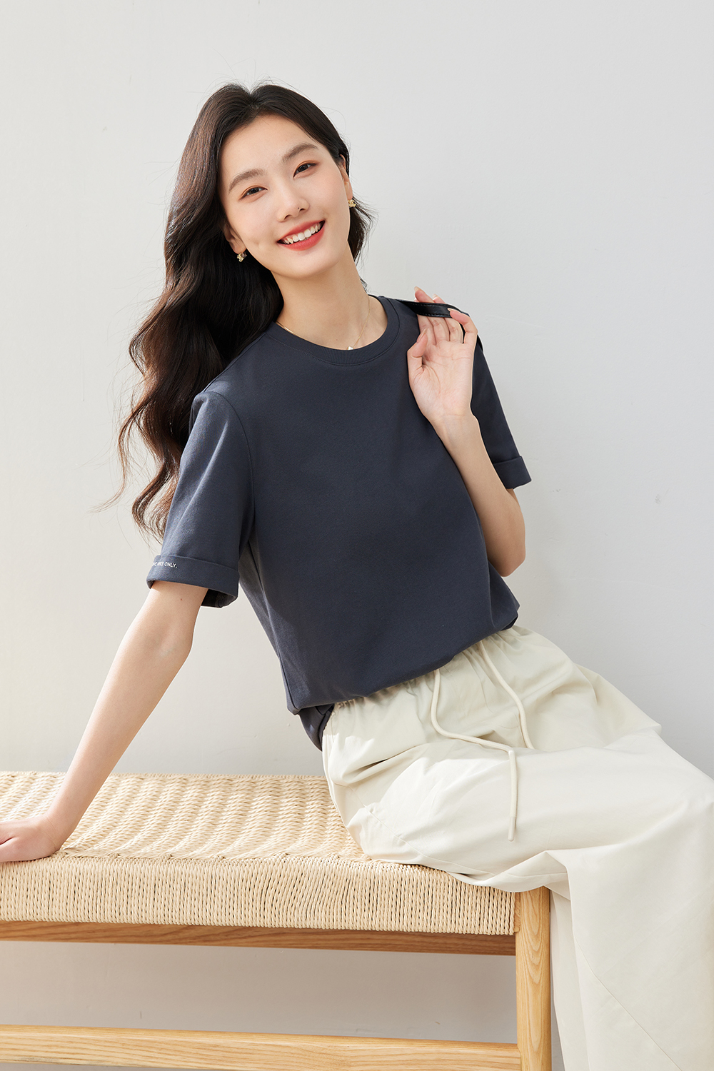 Simple Commuter Round Neck T-Shirt