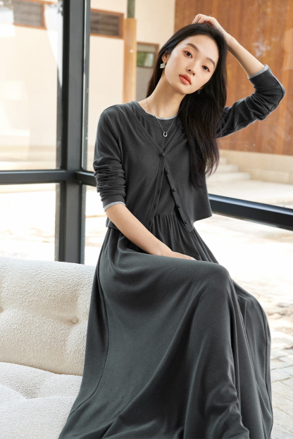 Cotton-Spun Solid Color Simple Suit