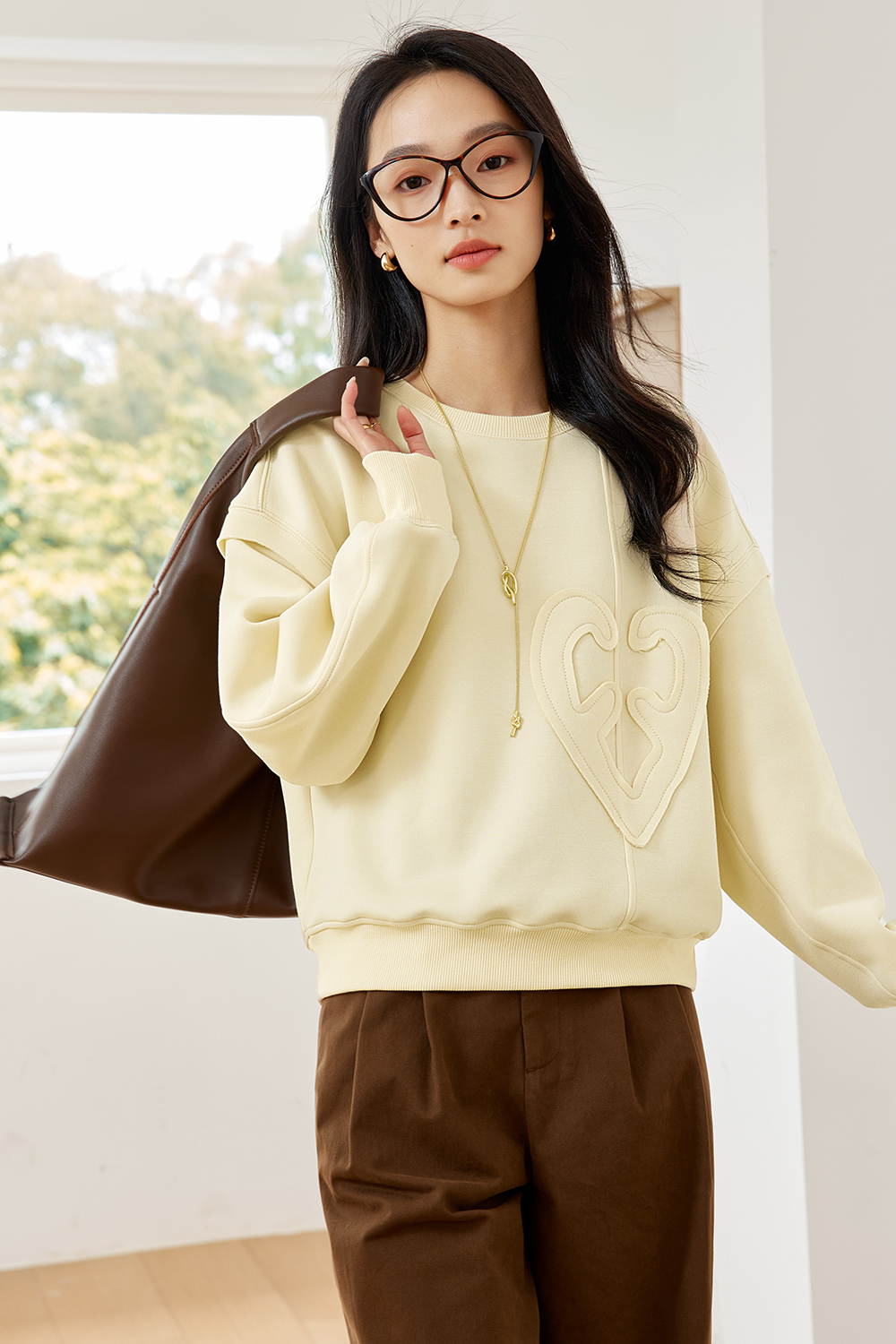 Heart Patch Embroidery Sweatshirt
