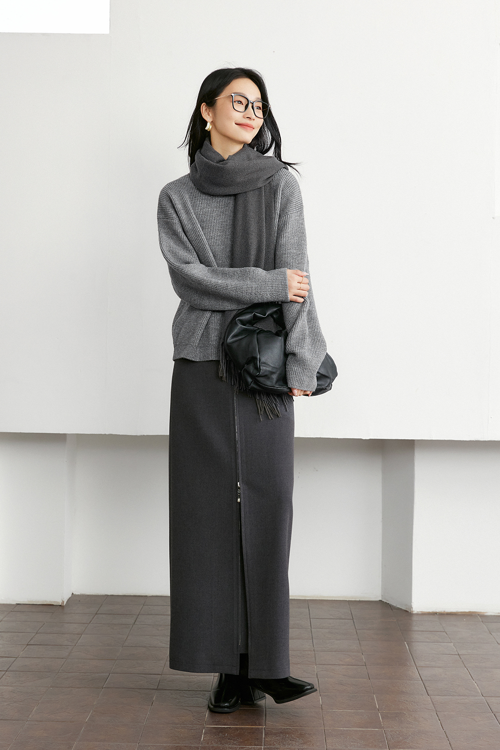 Minimalist gray round neck knitted sweater-VIMLYSTORE