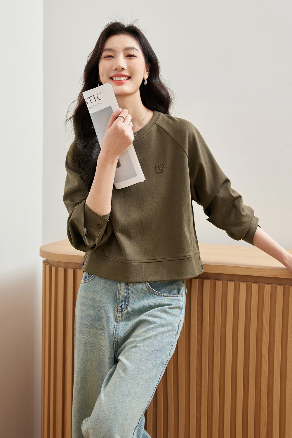 Simple Heart-Shaped Embroidered Sweatshirt-VIMLYSTORE