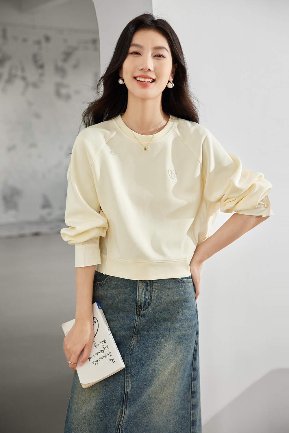 Simple Heart-Shaped Embroidered Sweatshirt-VIMLYSTORE