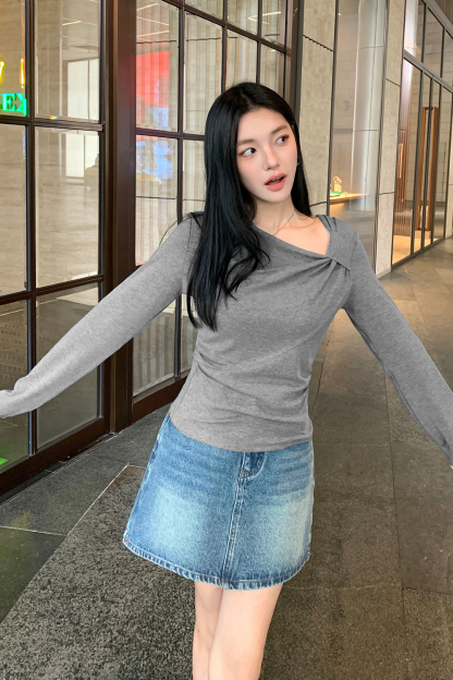 Simple Knotted Long-Sleeved T-Shirt