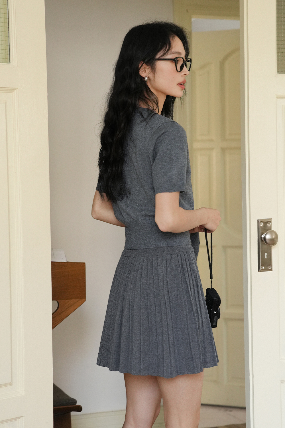 Low-Key Grey Knitted Three-Piece Suit