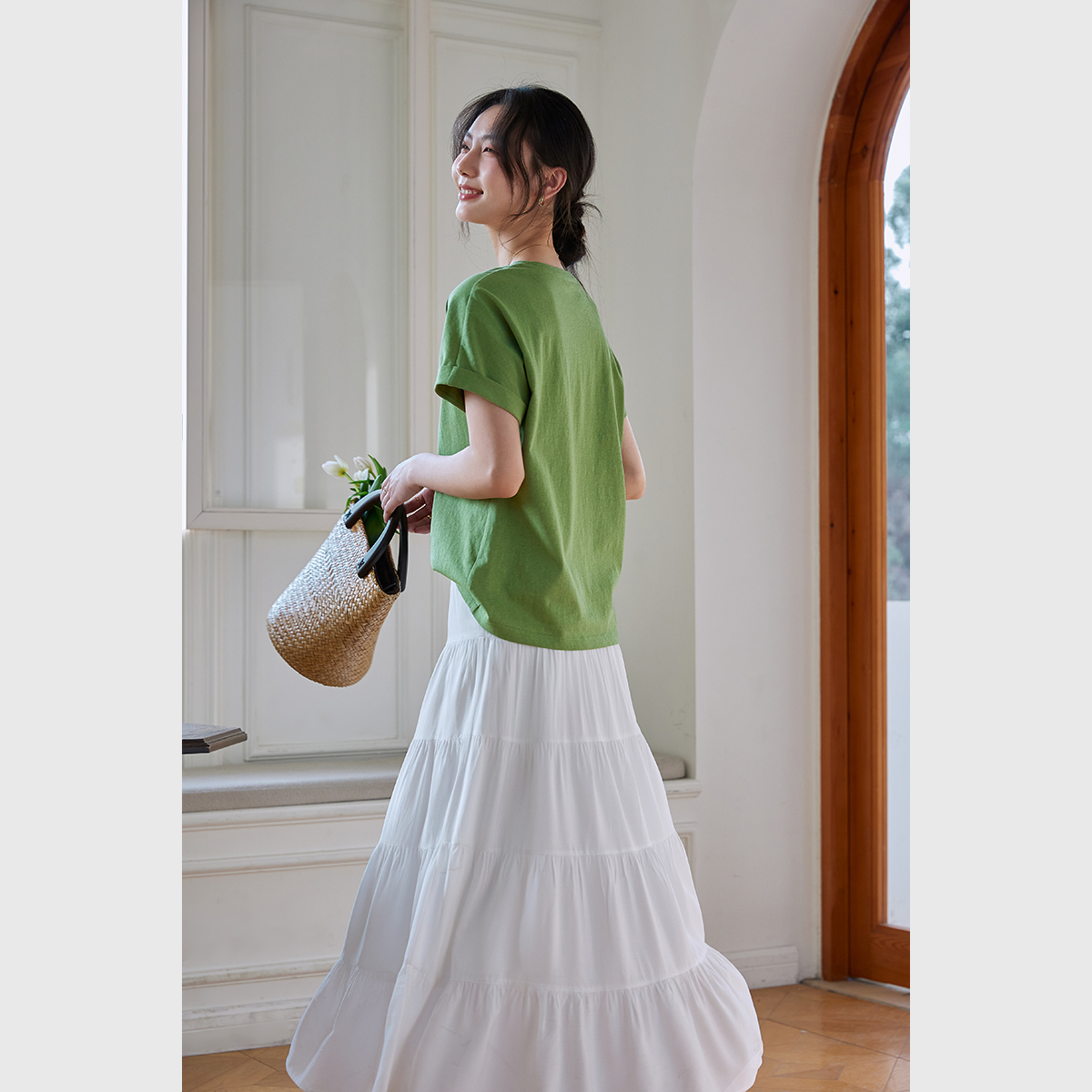 Round Neck Solid Color T-Shirt