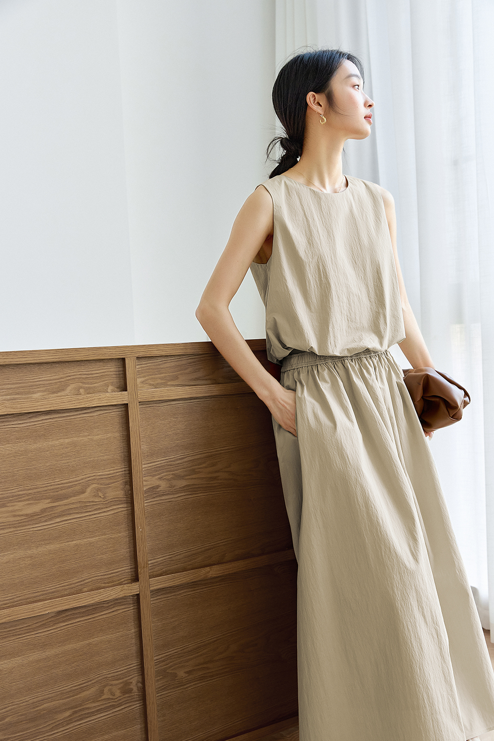 Round Neck Sleeveless Skirt Suit
