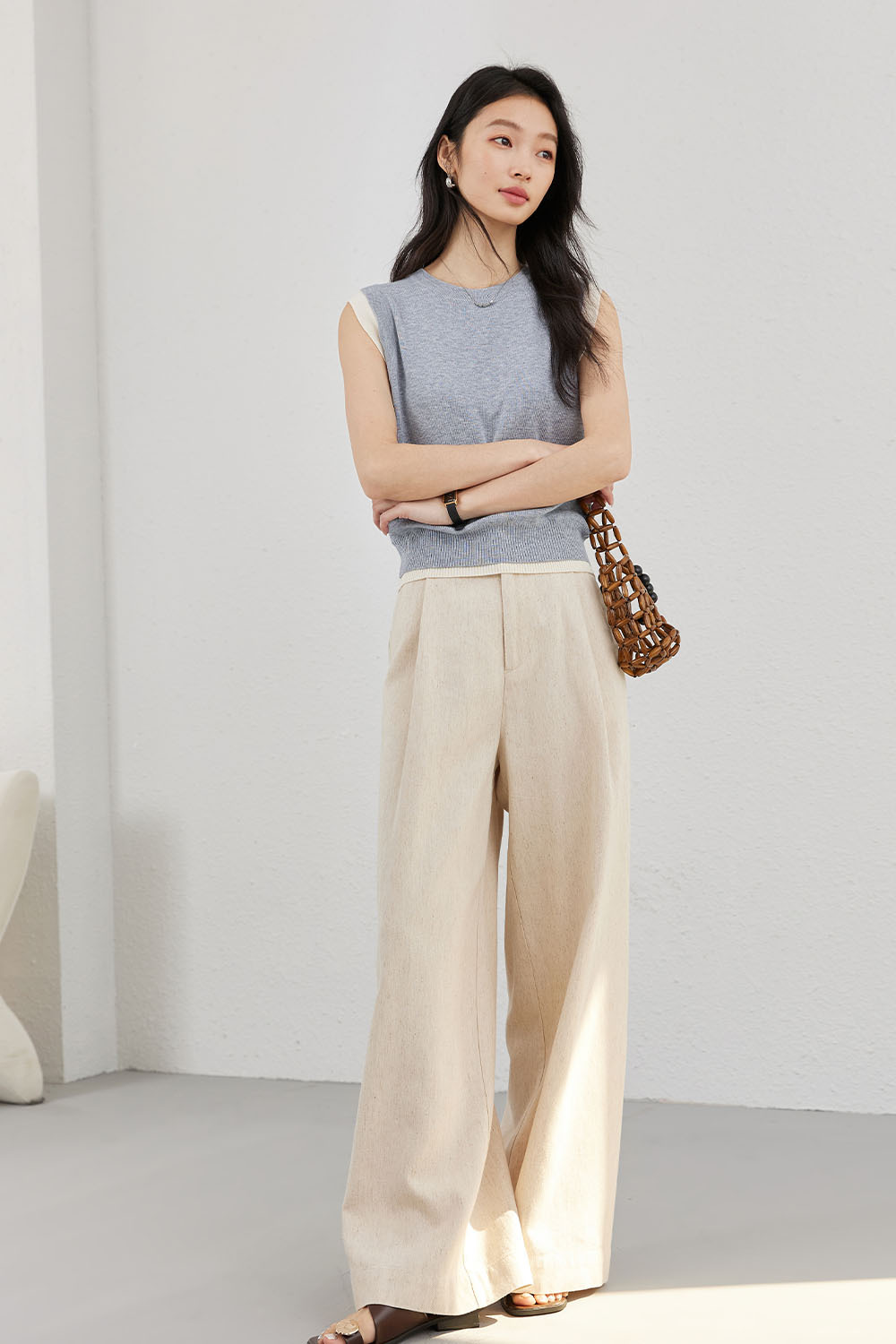Round Neck Sleeveless Loose Knit Sweater