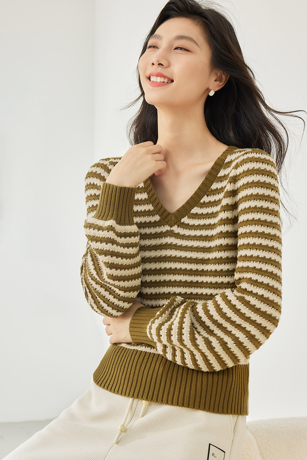 V-Neck Knit Sweater-VIMLYSTORE