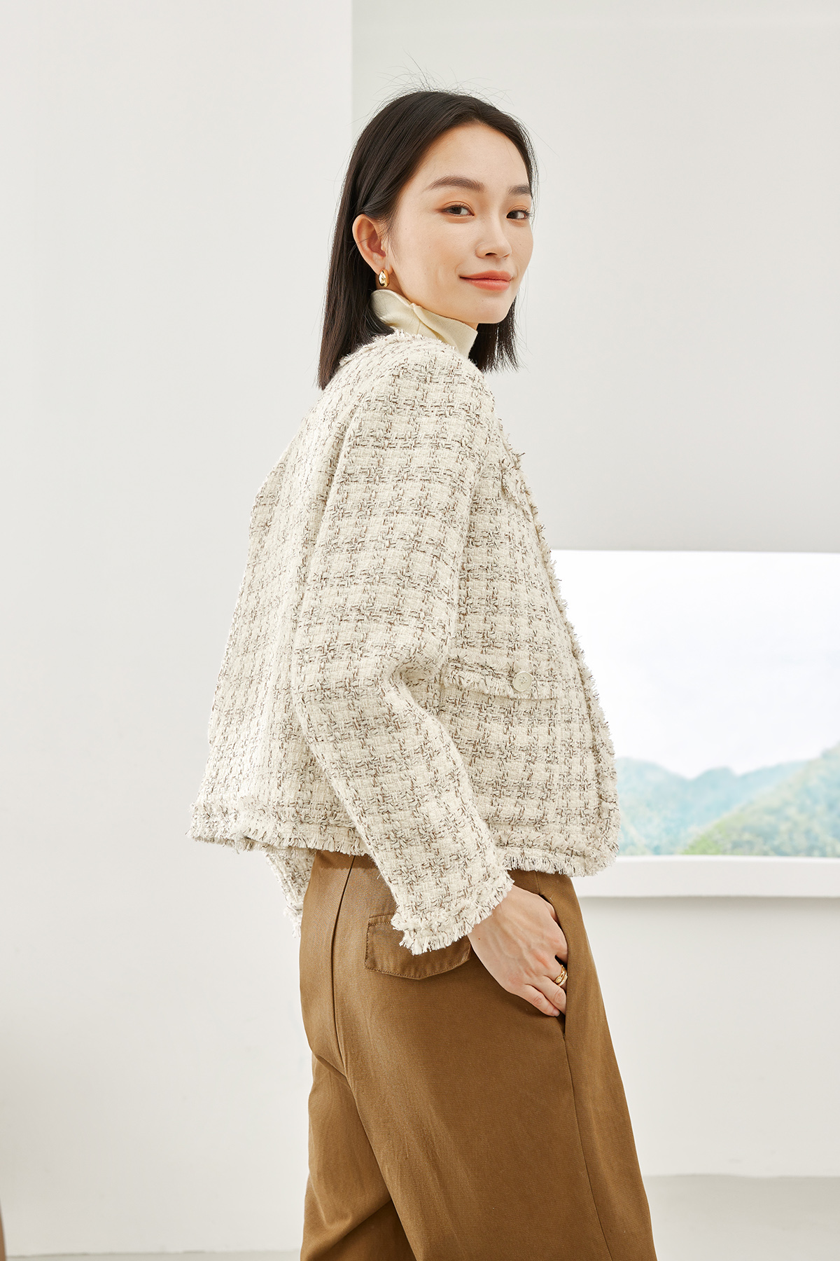 Tassel-Trimmed Round Neck Short Jacket