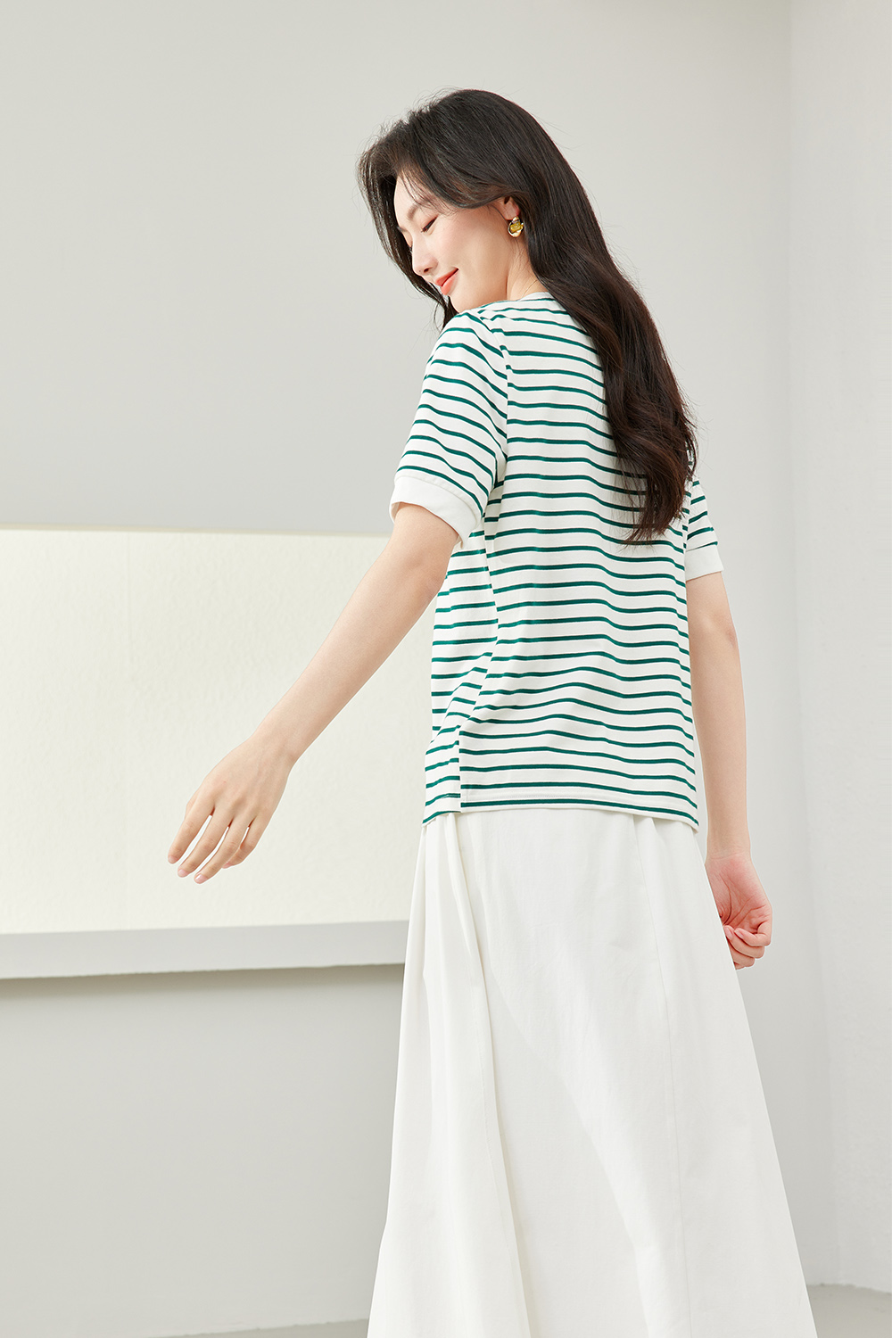 Minimalist Striped Round Neck T-Shirt-VIMLYSTORE