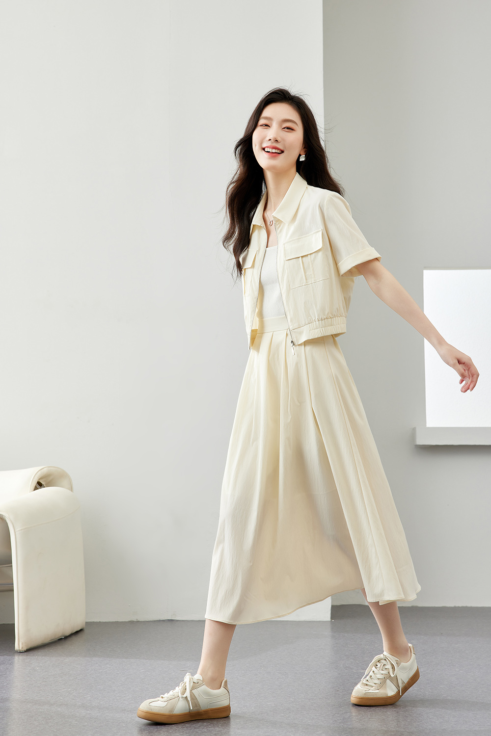 Simple Flesh-Covering Fashion Suit