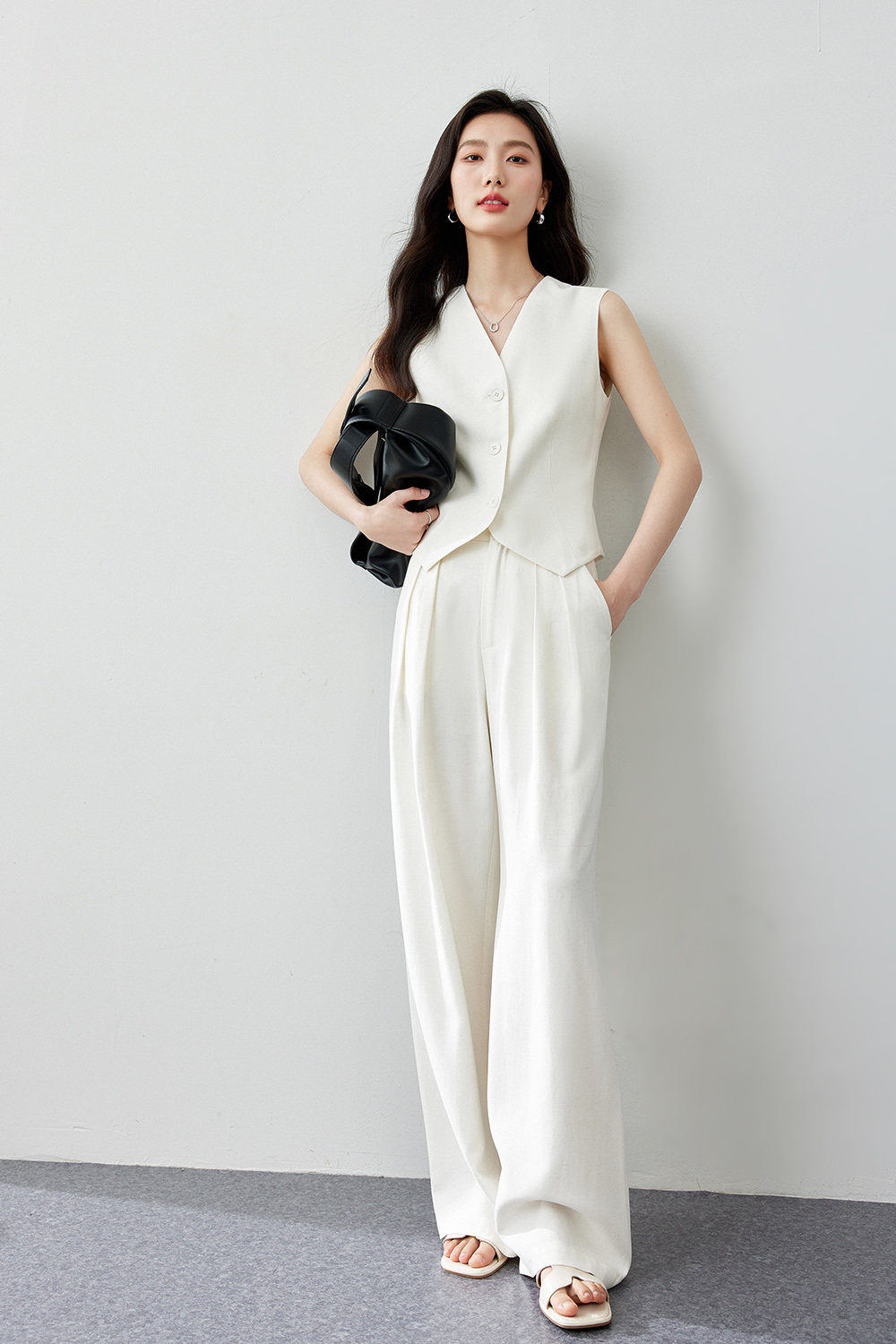 Sleeveless business commuting two-piece set