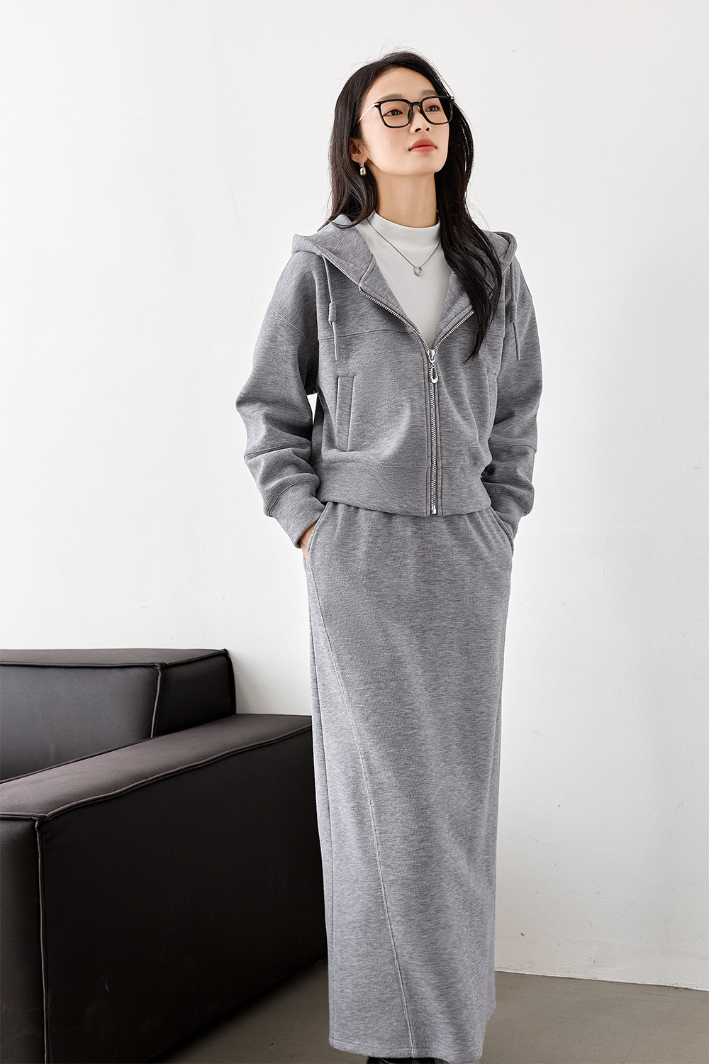 Fashionable loose hooded suit