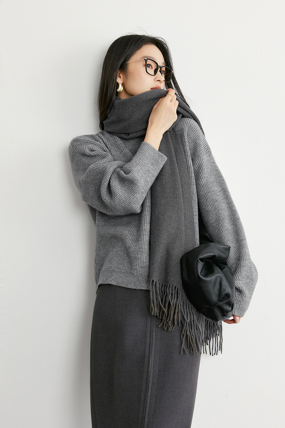 Minimalist gray round neck knitted sweater-VIMLYSTORE