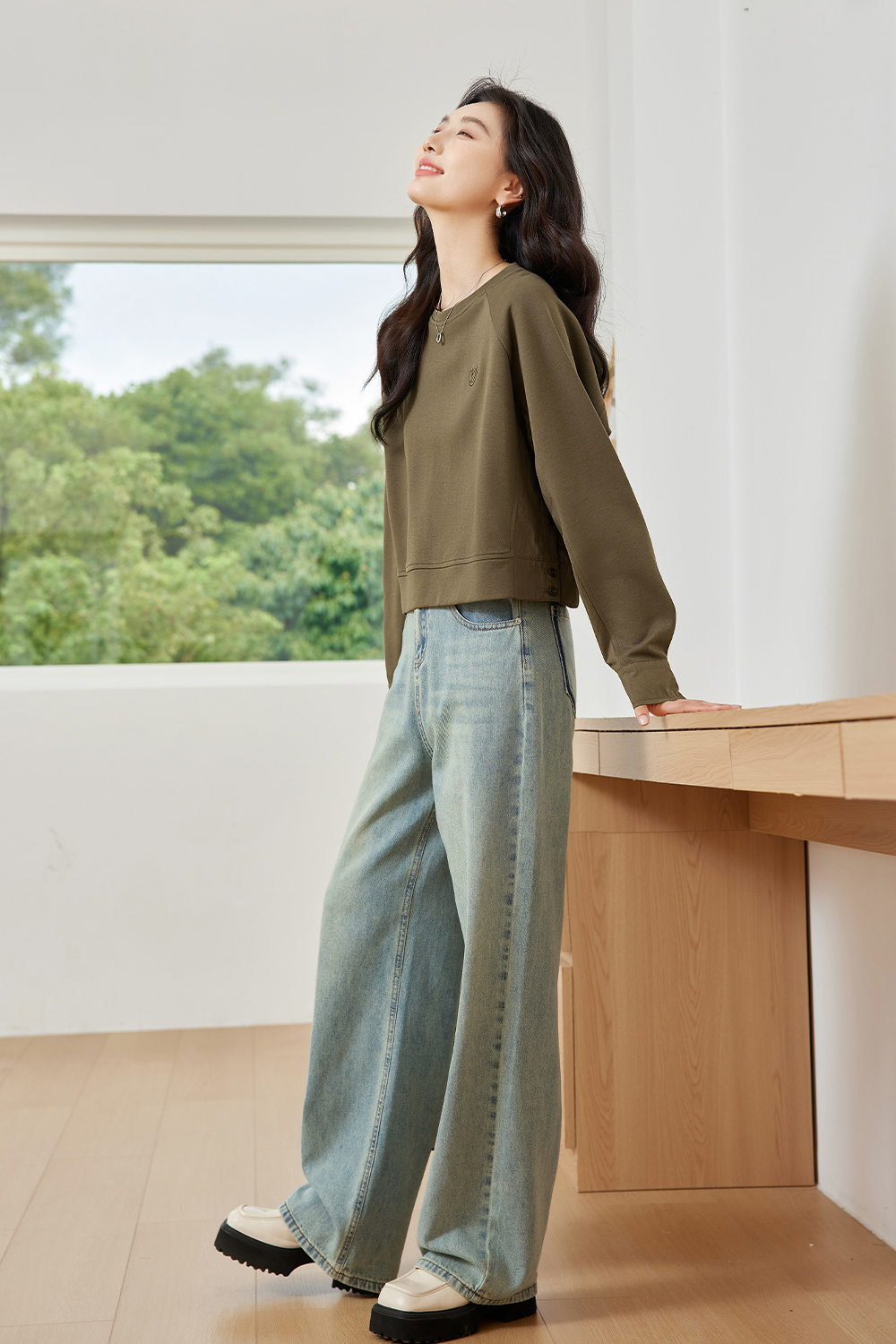 Simple Heart-Shaped Embroidered Sweatshirt-VIMLYSTORE